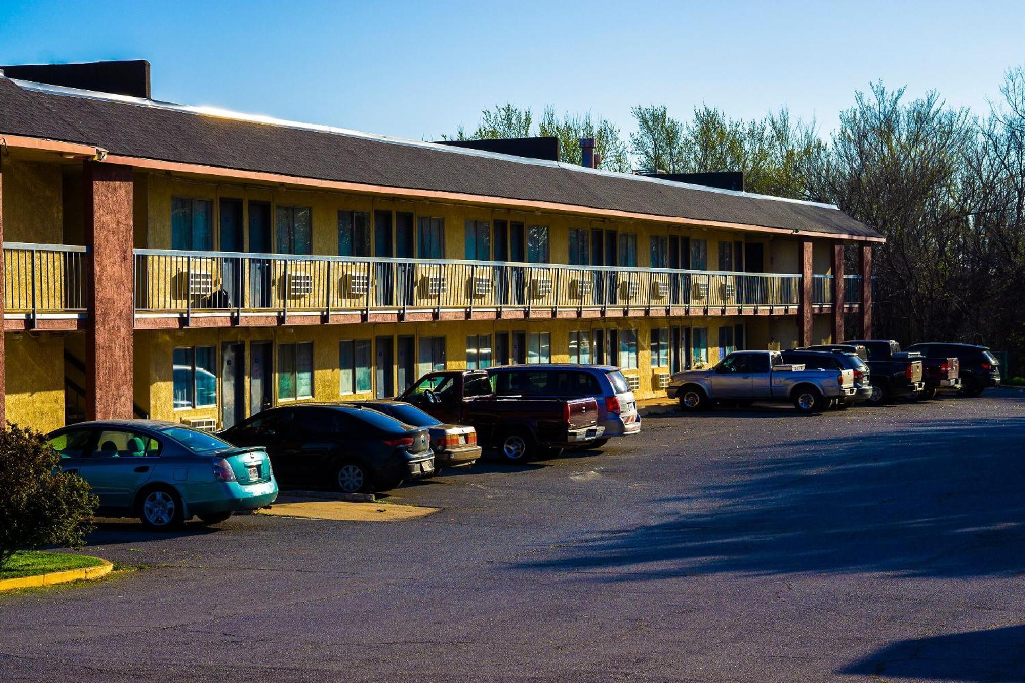 Castle Inn & Suites By Oyo Chickasha Exterior foto